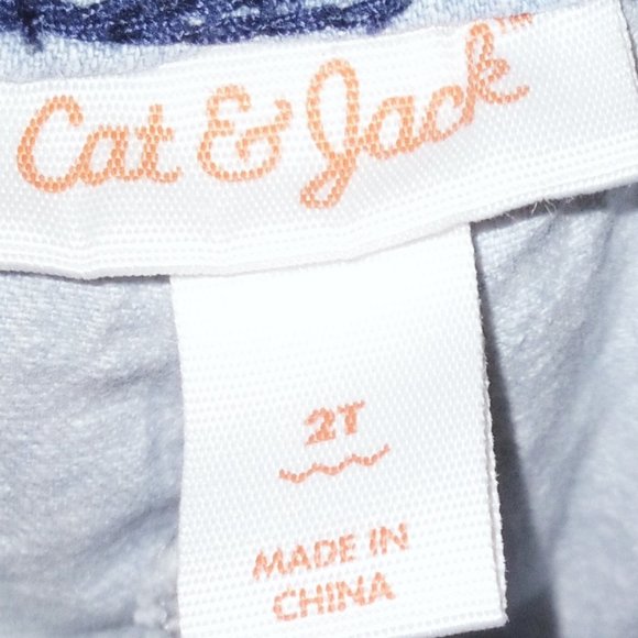 Cat & Jack Shorts in a 2T Jean Shorts uni-sex - Picture 3 of 4